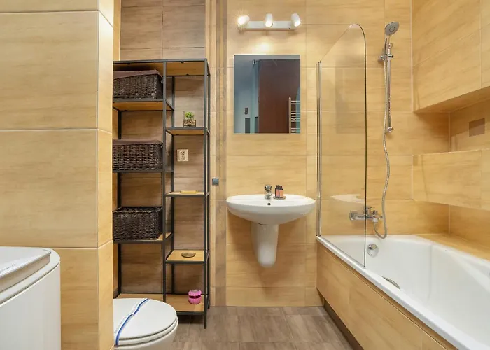 Apartment Beautiful & Spacious Strzalowa Near Centre By Renters