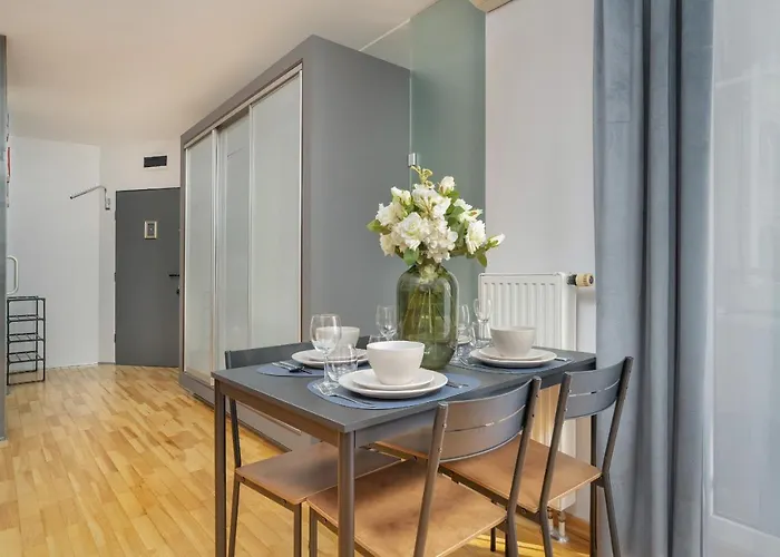 Apartment Beautiful & Spacious Strzalowa Near Centre By Renters *