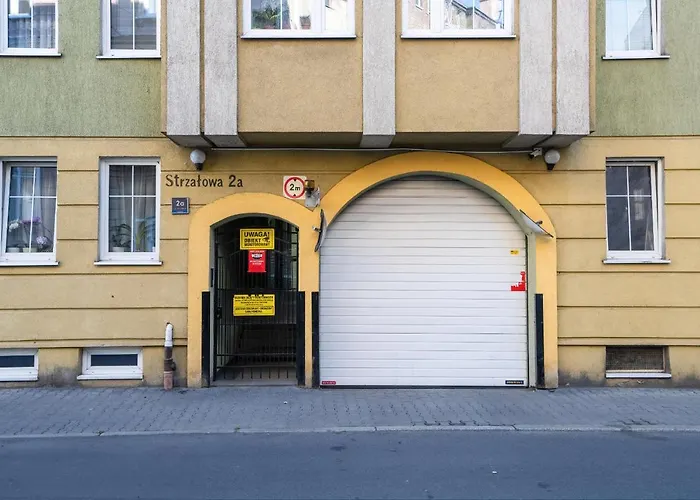 Beautiful & Spacious Strzalowa Near Centre By Renters Apartment Poznan