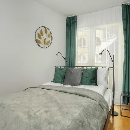 Beautiful & Spacious Strzalowa Near Centre By Renters Apartment Poznan