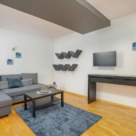 Beautiful & Spacious Strzalowa Near Centre By Renters Apartment Poznan