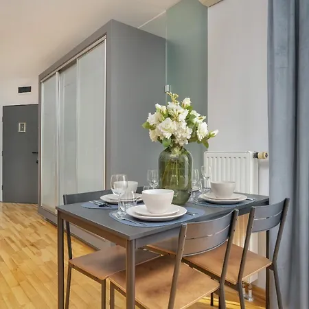 Apartment Beautiful & Spacious Strzalowa Near Centre By Renters *