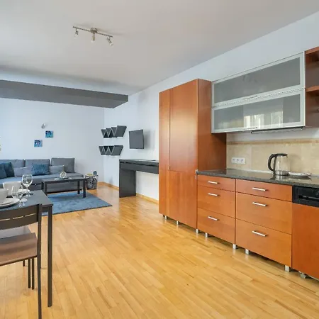 Apartament Beautiful & Spacious Strzalowa Near Centre By Renters Poznań