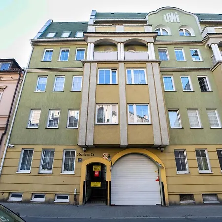 Beautiful & Spacious Strzalowa Near Centre By Renters 아파트 *