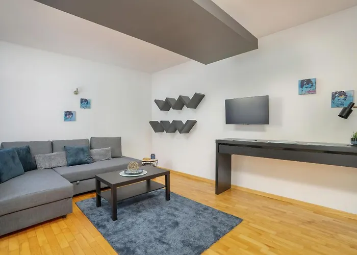 Beautiful & Spacious Strzalowa Near Centre By Renters 아파트 포즈난