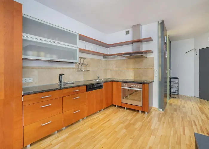 Beautiful & Spacious Strzalowa Near Centre By Renters Познань